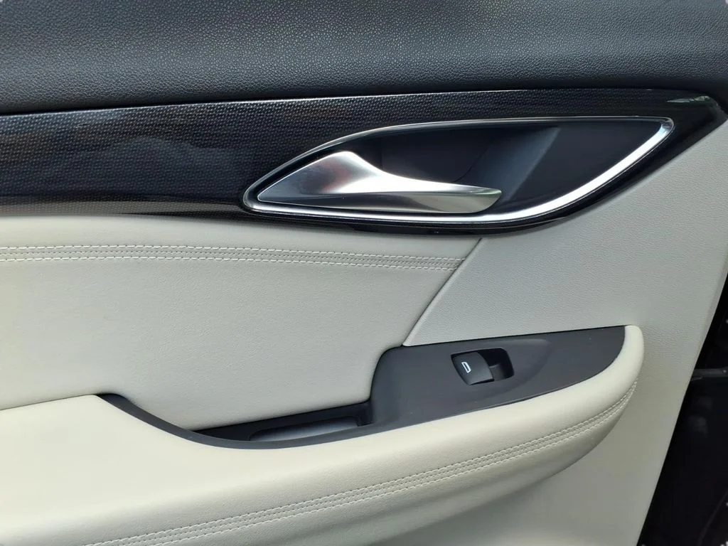Used 2021 Blue Buick Essence image 6
