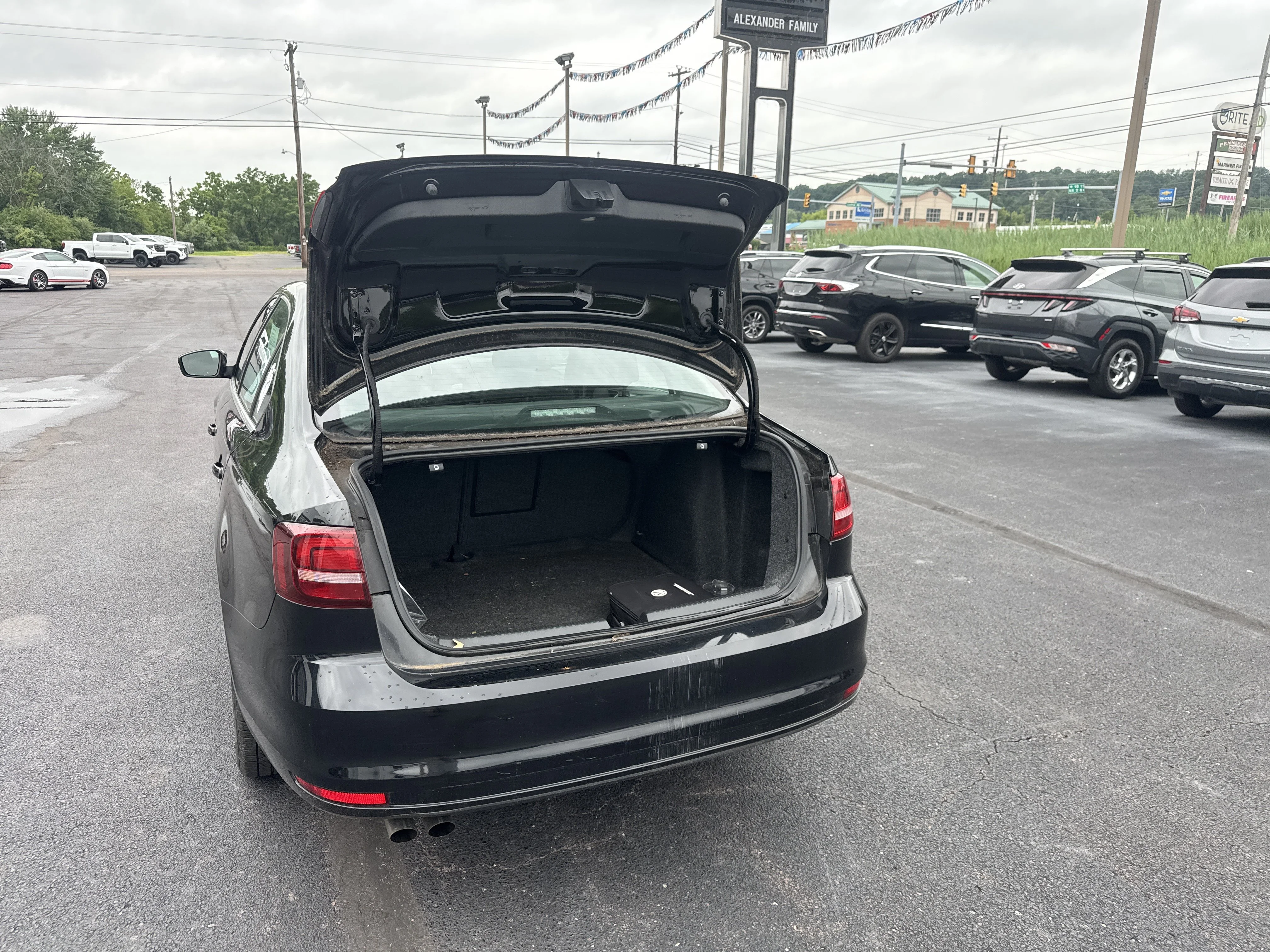 Used 2018 Black Uni Volkswagen 1.4T SE image 5