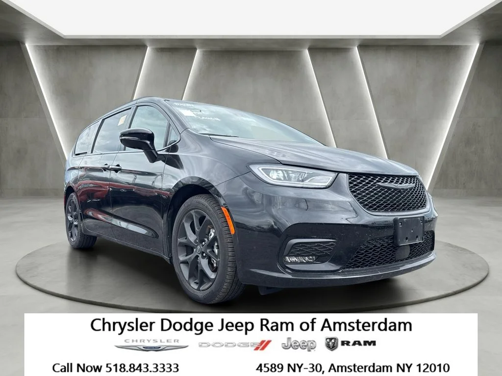 2026 Chrysler Pacifica Limited's photo