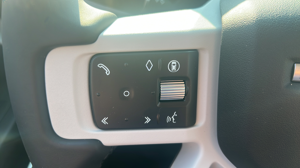 New 2026 White Land Rover X-Dynamic SE image 30