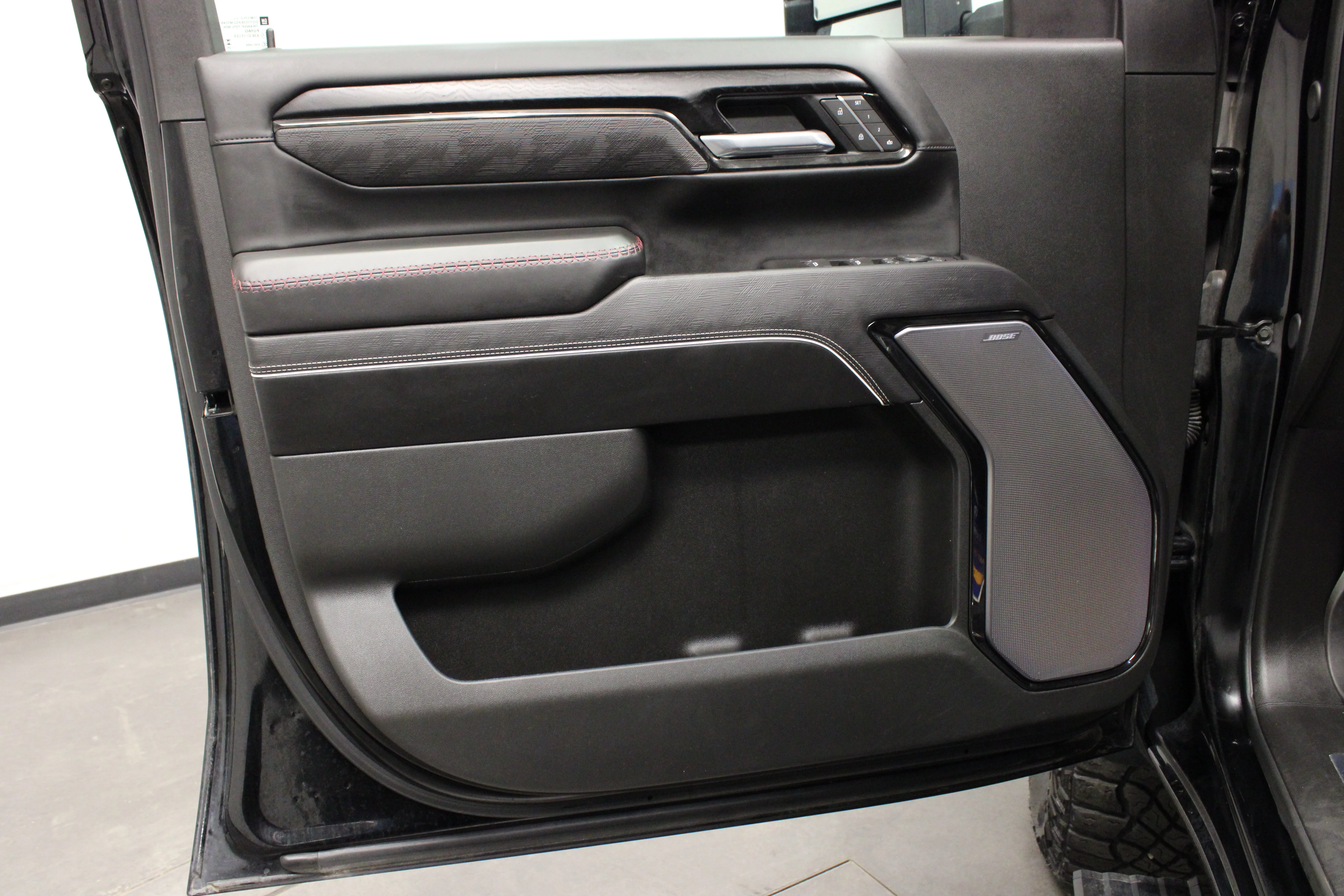 Used 2025 Onyx Black GMC AT4X image 22