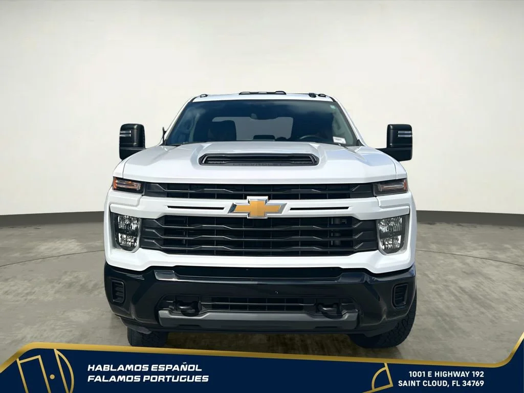 Used 2025 Summit White Chevrolet Custom image 9