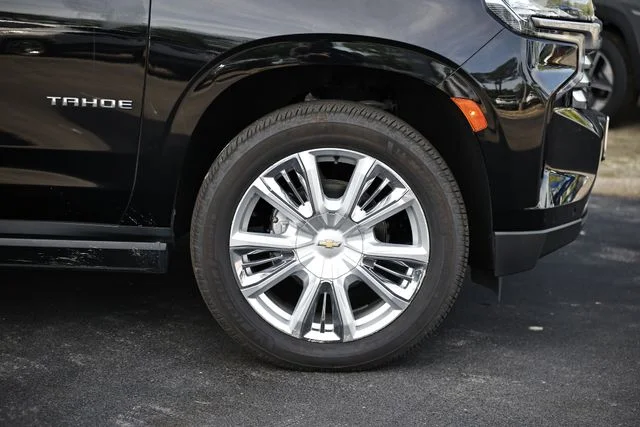 Used 2022 Black Chevrolet High Country image 5
