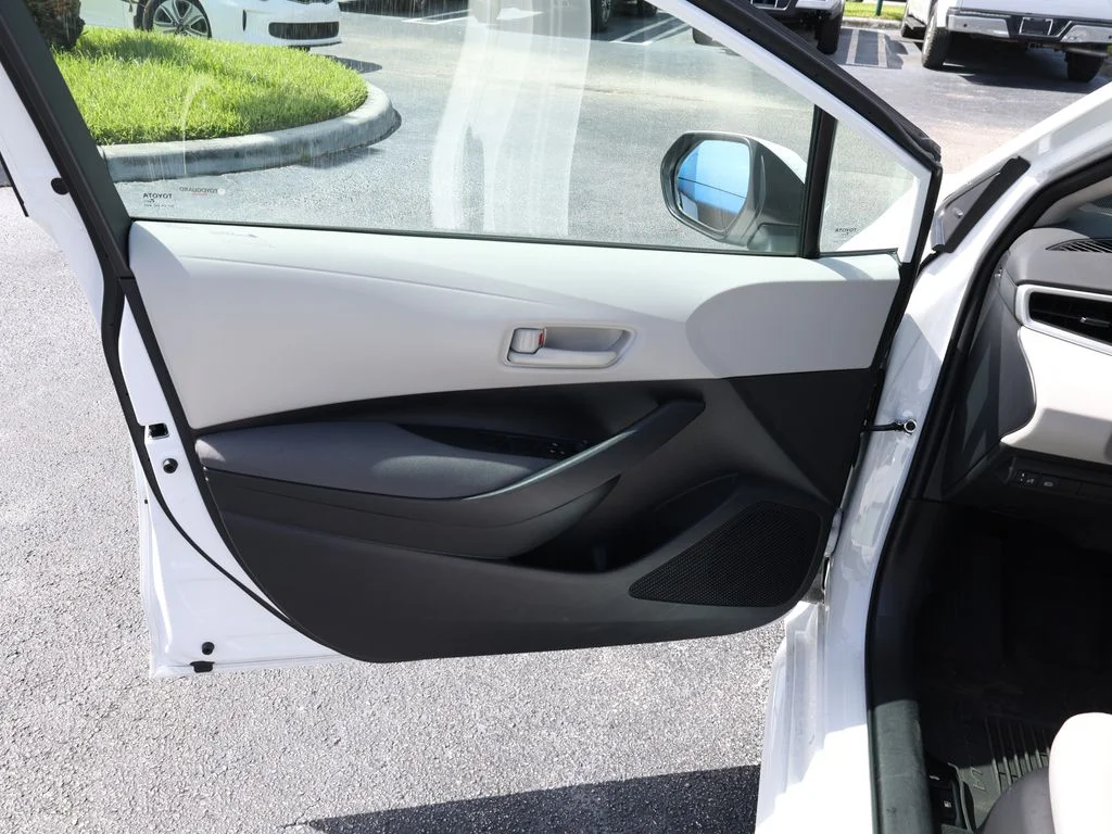 Used 2025 White Toyota LE image 10