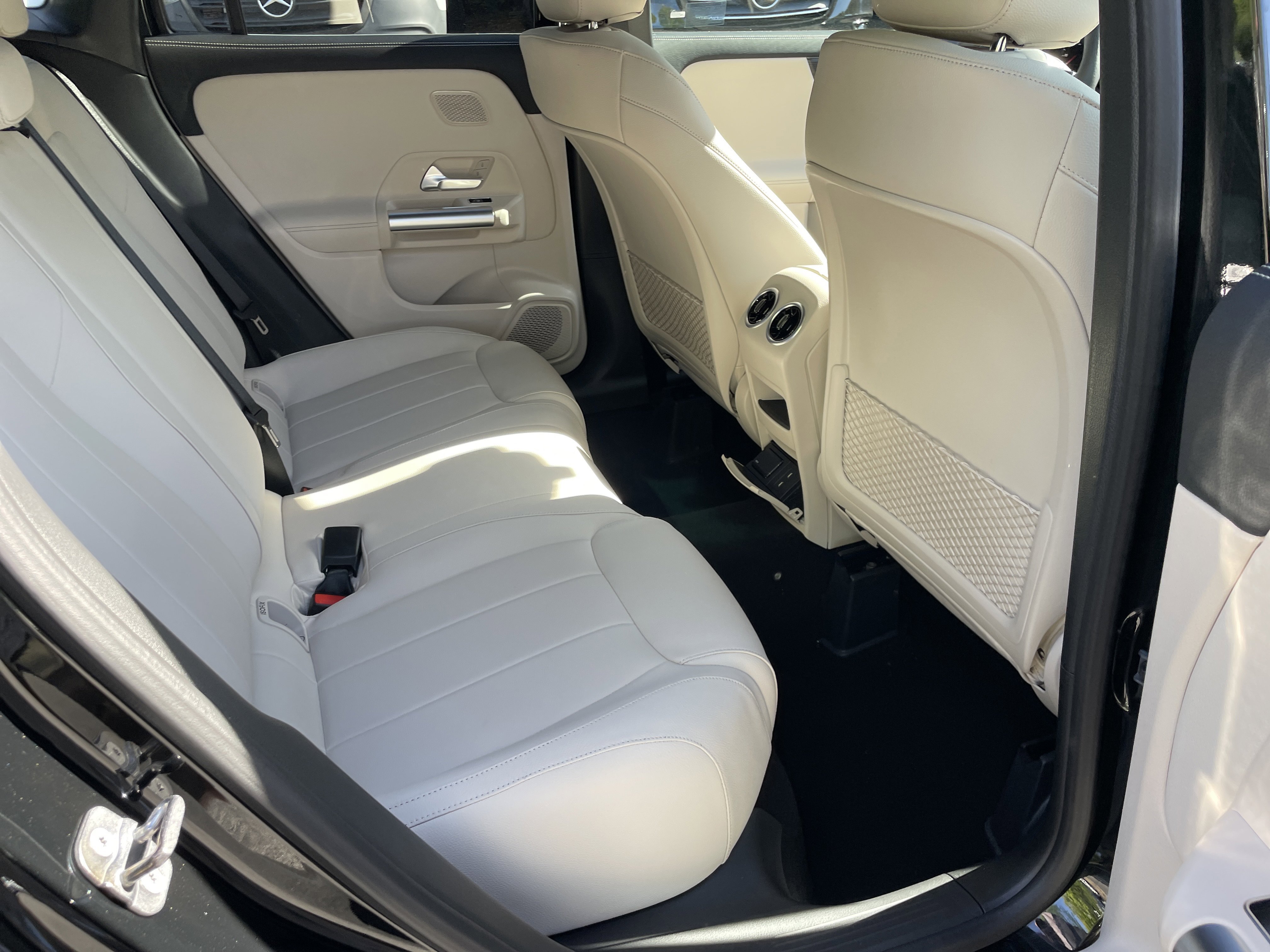 New 2026 Cosmos Black Metallic Mercedes-Benz GLA 250 SUV image 39