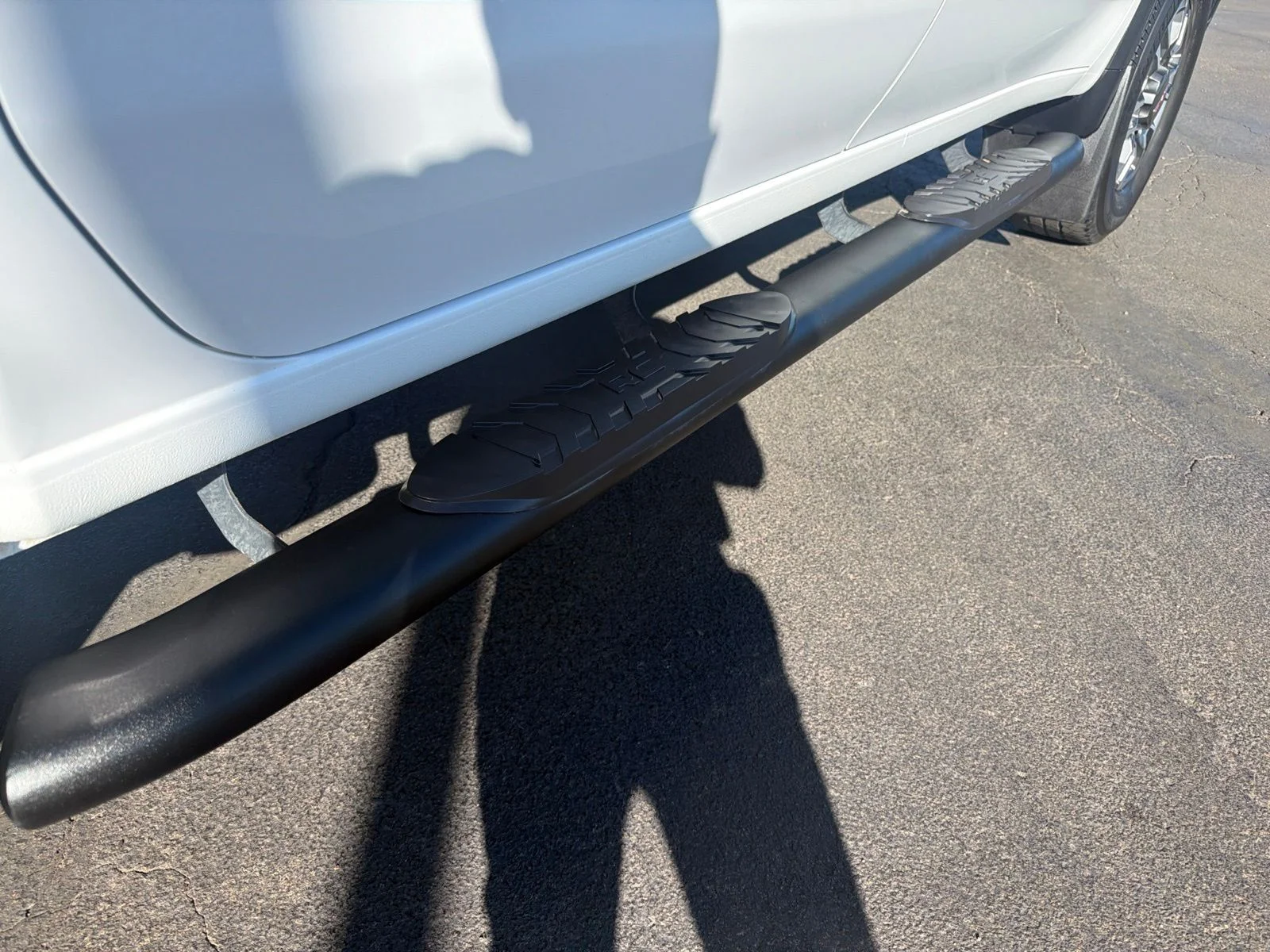 Used 2025 White GMC SLE image 10