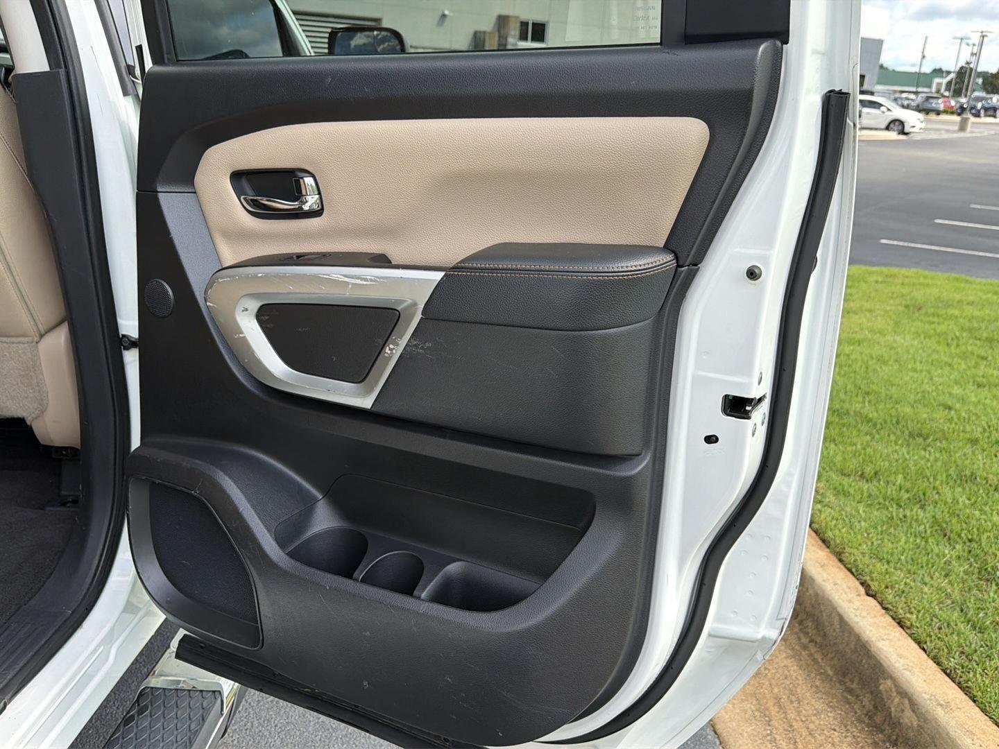 Used 2018 Pearl White Nissan SL image 15
