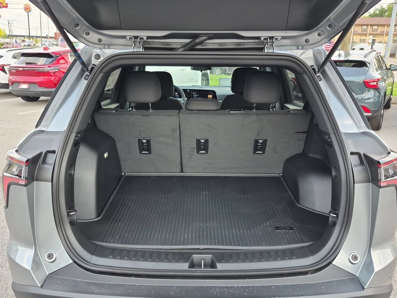2027 Chevrolet Equinox LT - Photo 25