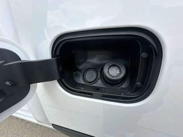 Used 2023 White Chevrolet Custom image 43