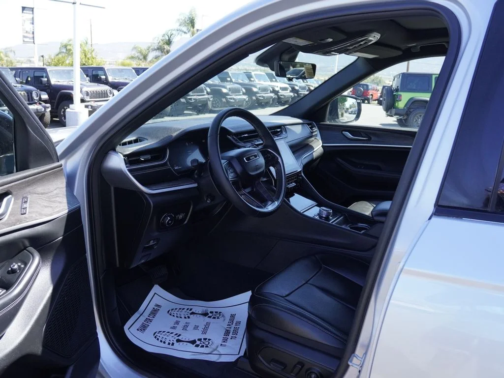 Used 2024 Silver Jeep Limited image 23