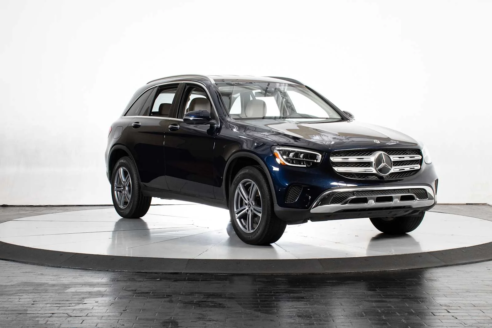 Used 2022 Lunar Blue Metallic Mercedes-Benz GLC 300 image 8