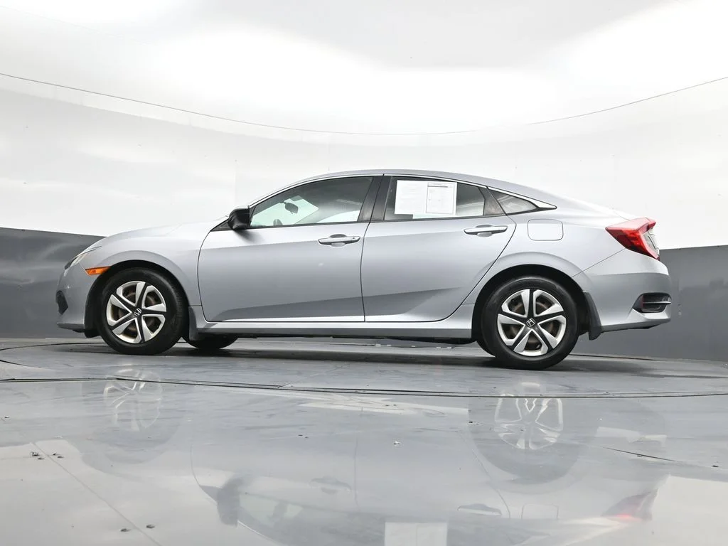 Used 2018  Honda LX image 27