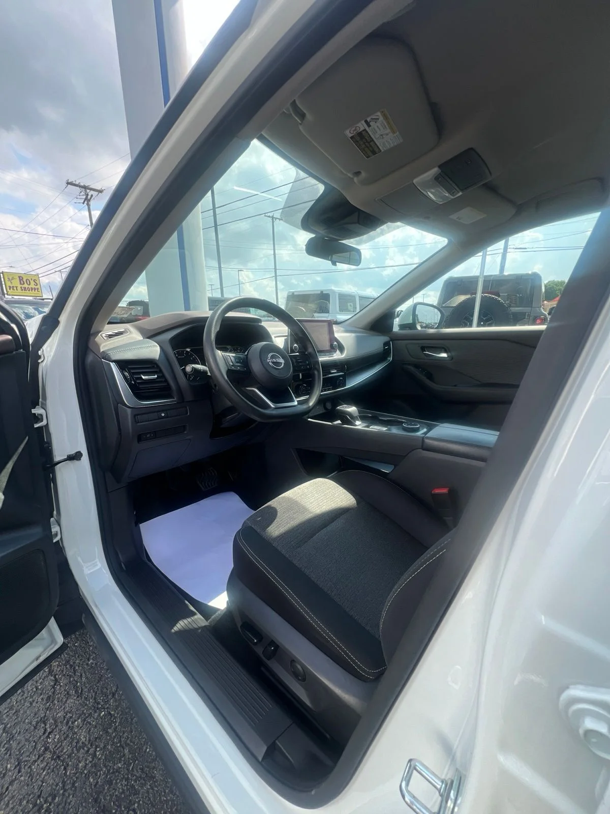 Used 2022 White Nissan SV image 19