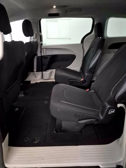 Used 2022 Black Chrysler LX image 14