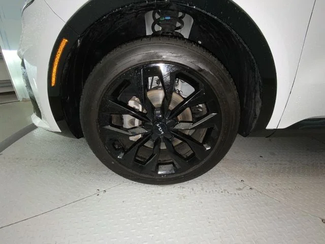 Used 2023 White Kia SX image 10