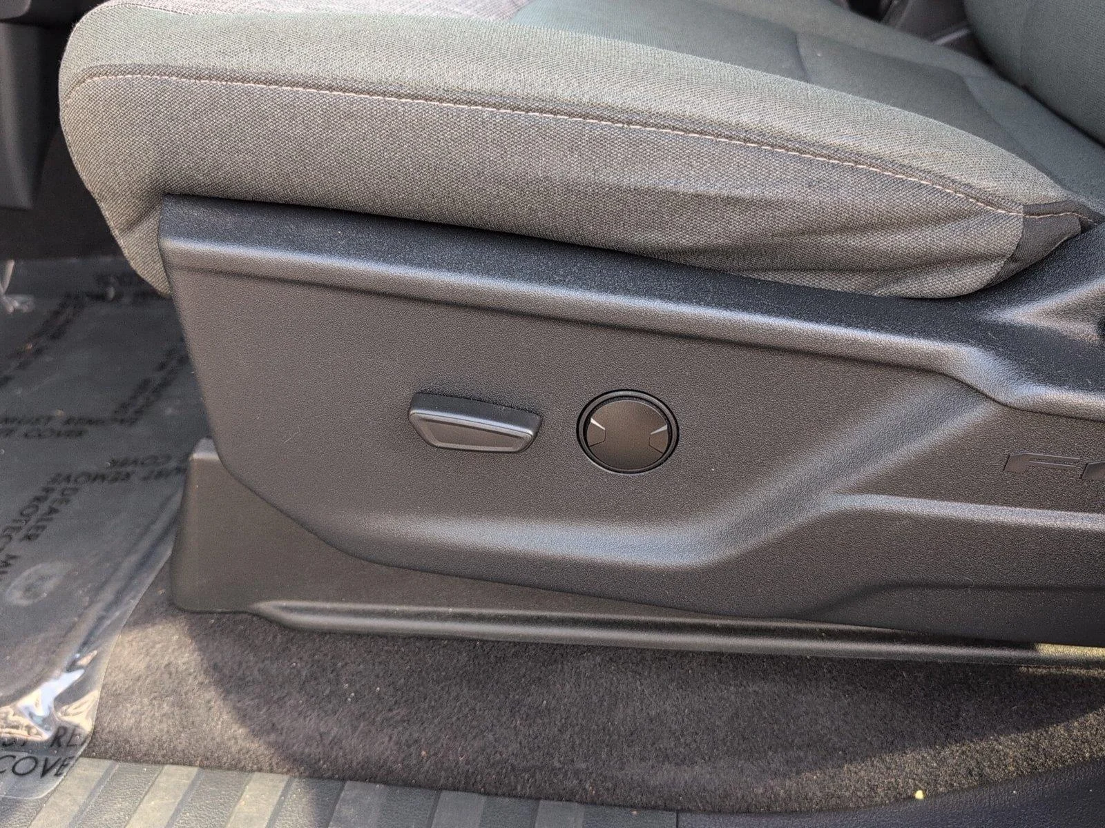 Used 2023 Iconic Silver Ford XLT image 13