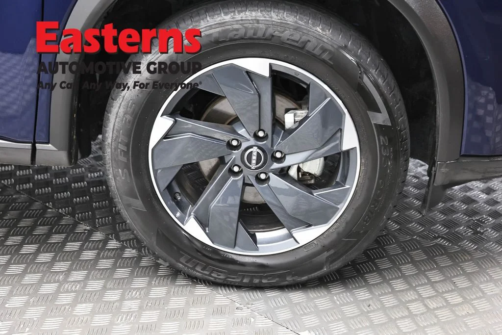 Used 2024 Blue Nissan SV image 31