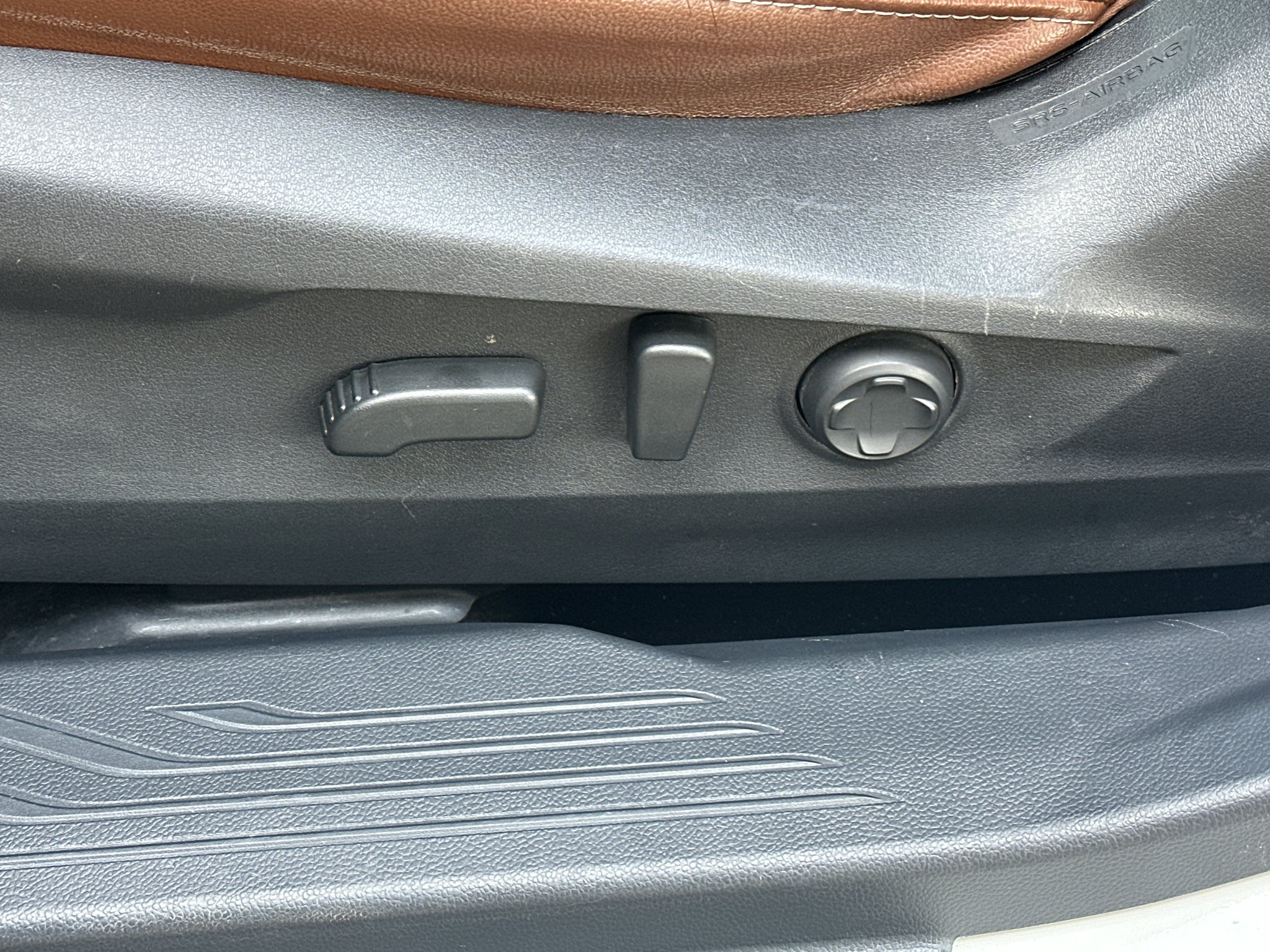 Used 2024 Crystal White Pearl Subaru Touring XT image 30