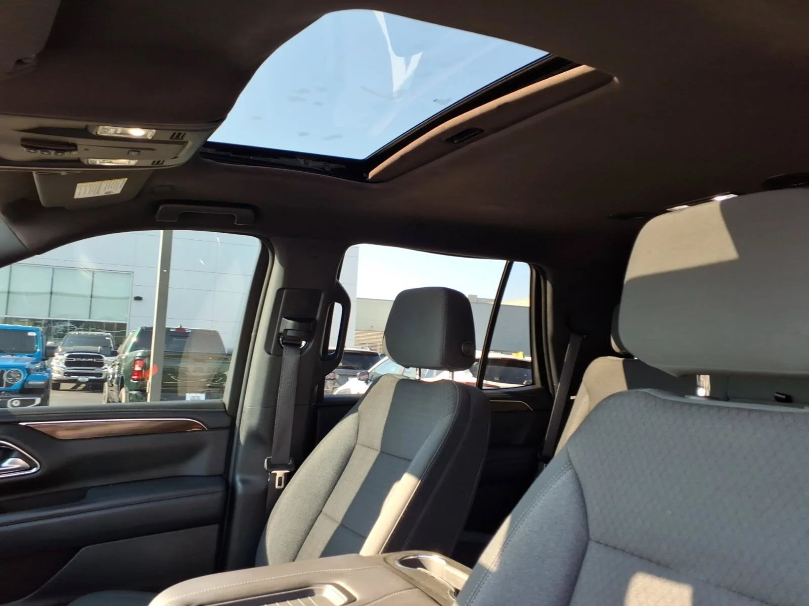 Used 2022 Onyx Black GMC SLE image 24