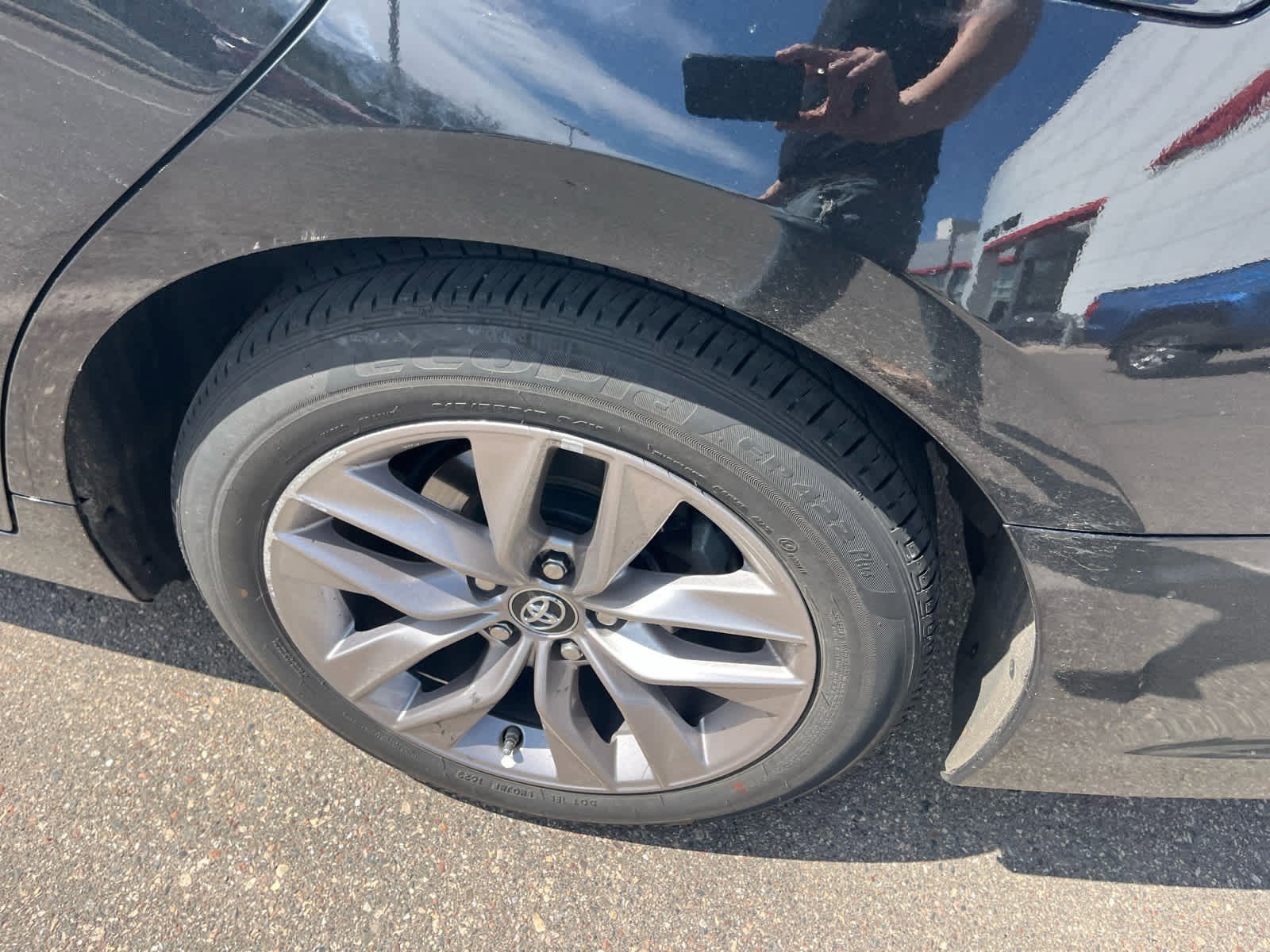 Used 2019 Midnight Black Metallic Toyota XLE image 6