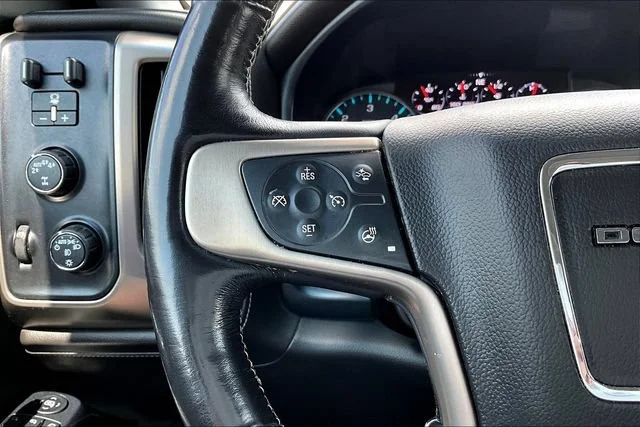 Used 2018 WHITE FROST TRICOAT GMC Denali image 12