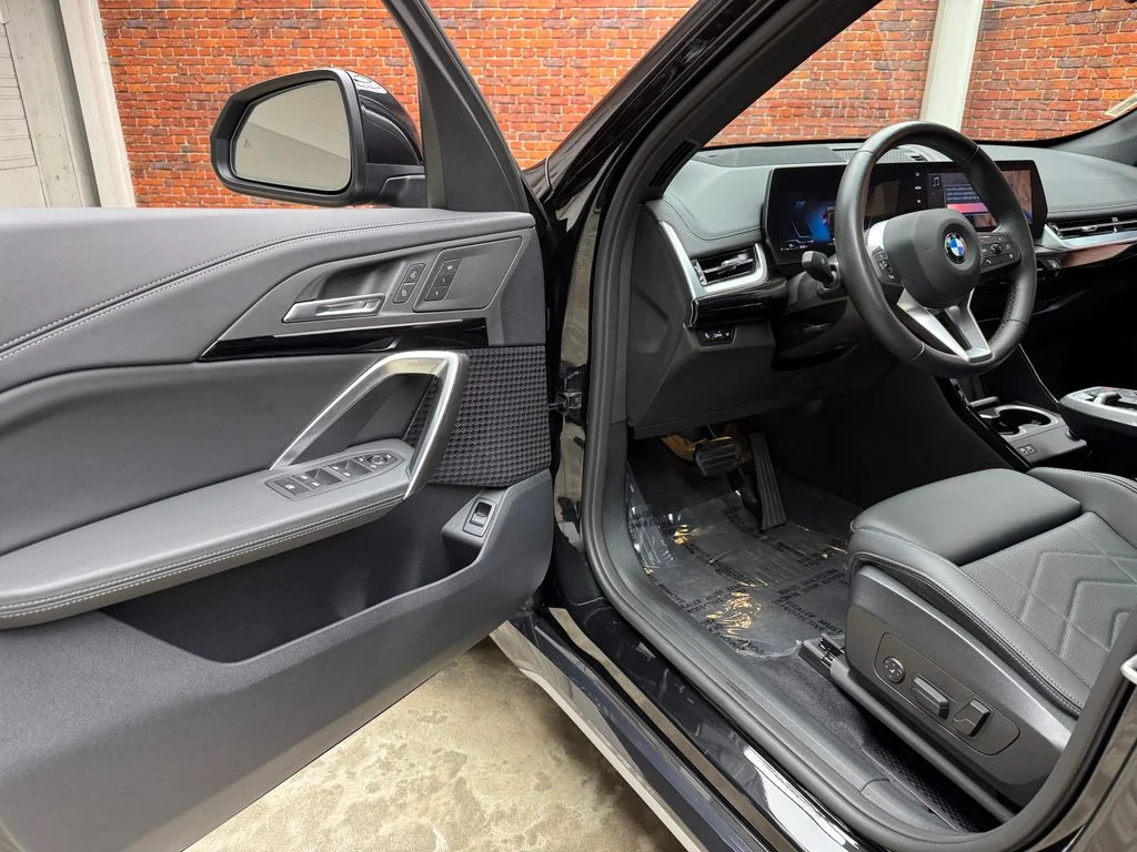 Used 2025 Black BMW xDrive28i image 10