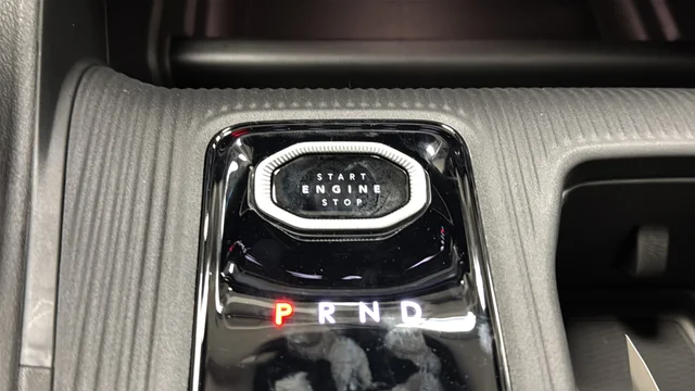 New 2026 Diamond Black Crystal Pearl-Coat Exterior Paint Jeep Limited image 22