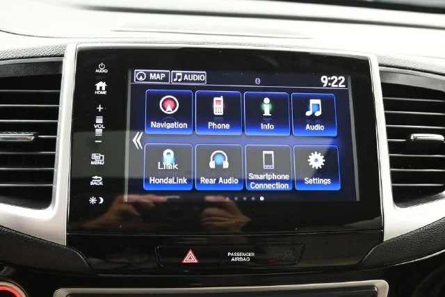 Used 2017 White Honda Touring image 40