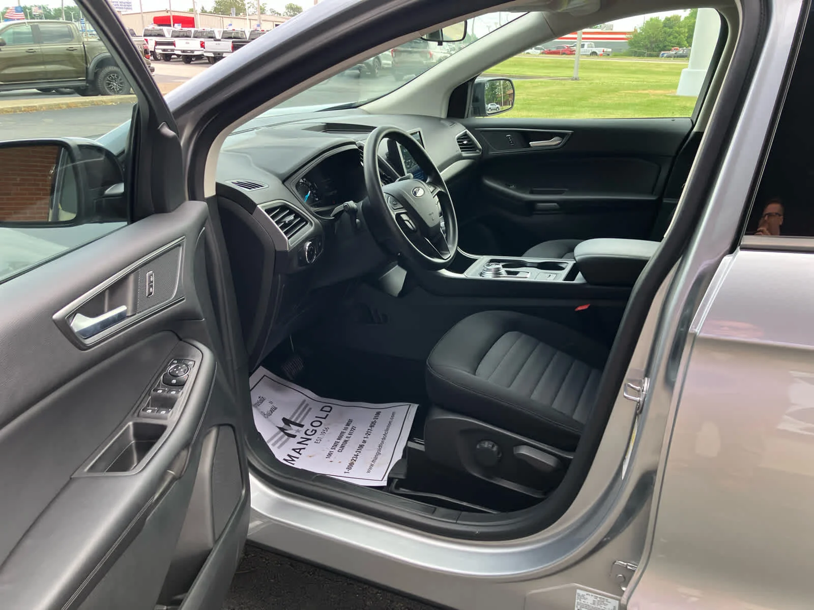 New 2023 Iconic Silver Metallic Ford SE image 7