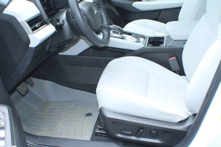 Used 2024 White Mitsubishi SEL image 14