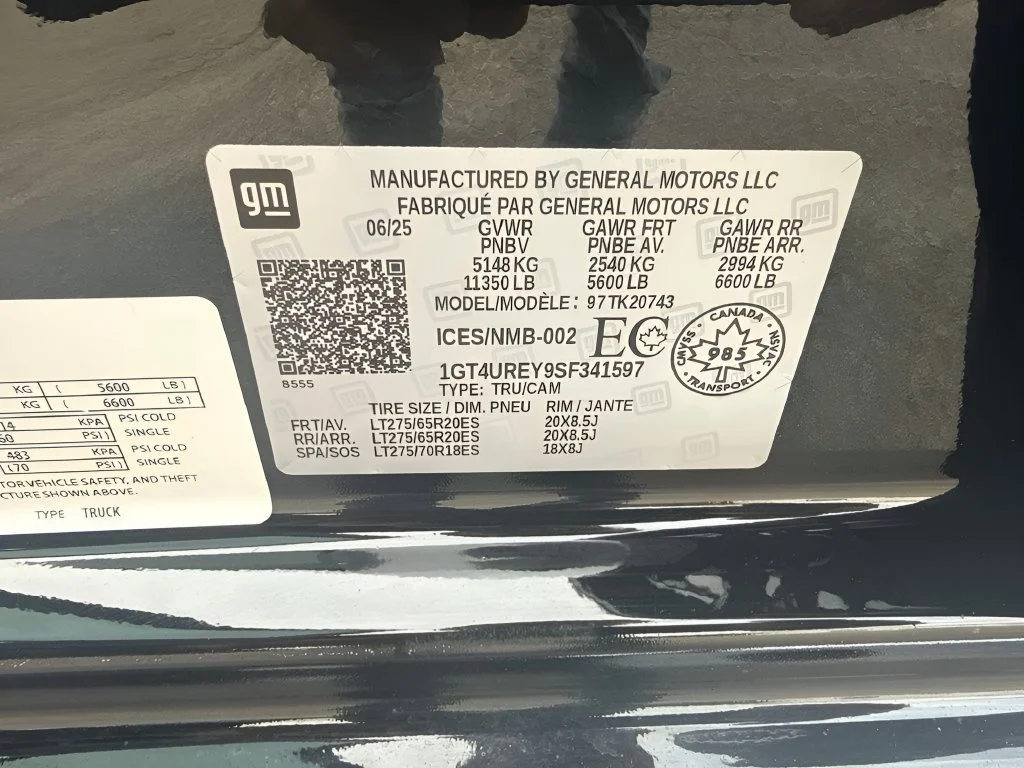 Used 2025 Onyx Black GMC Denali image 36