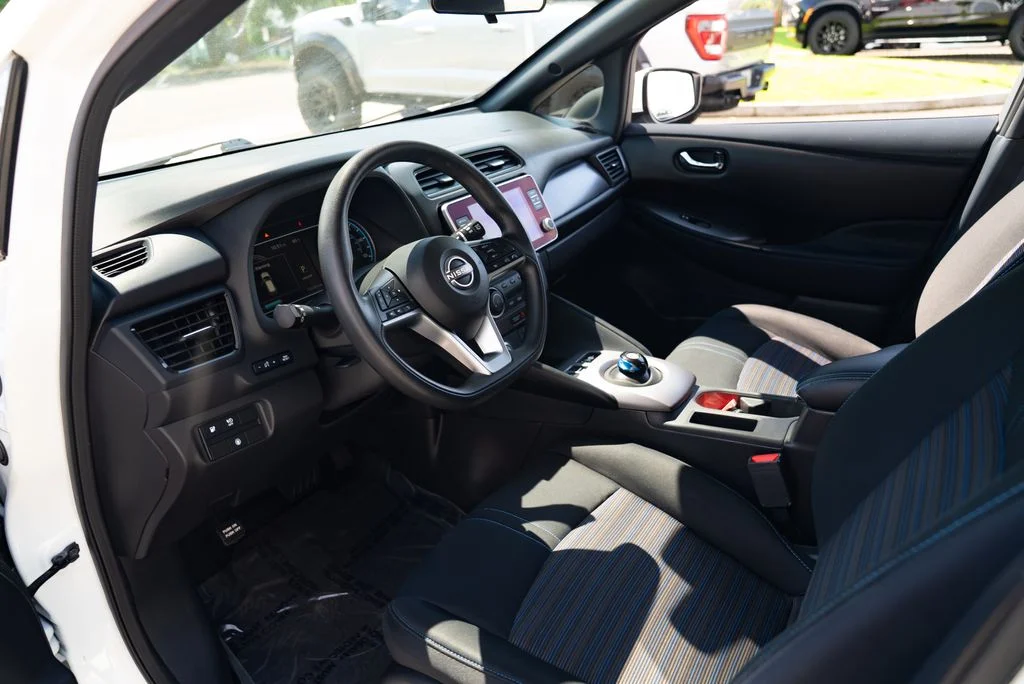 Used 2024 White Nissan S image 19
