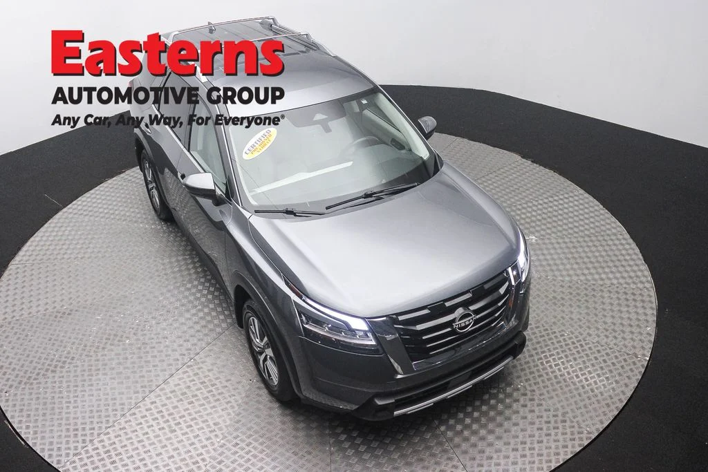 Used 2023 Gray Nissan SL image 3