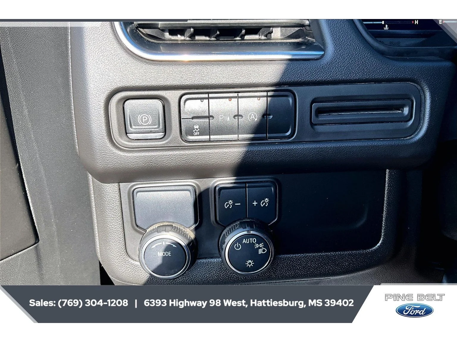 Used 2024 BLACK Chevrolet LT image 23