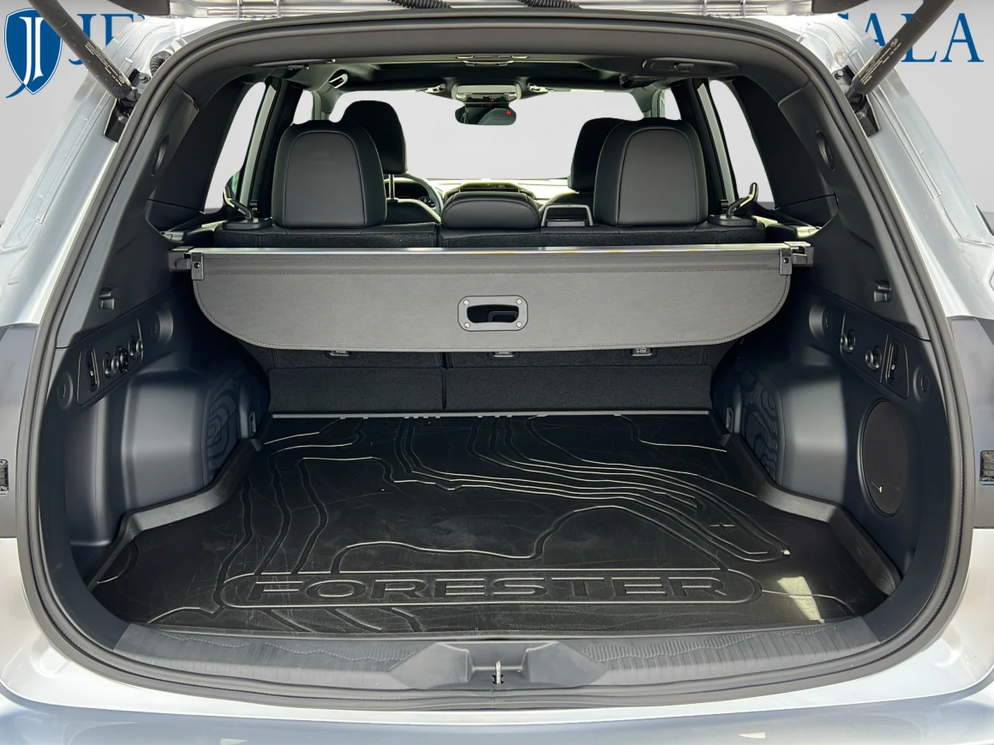 Used 2026 Ice Silver Metallic Subaru Limited image 12