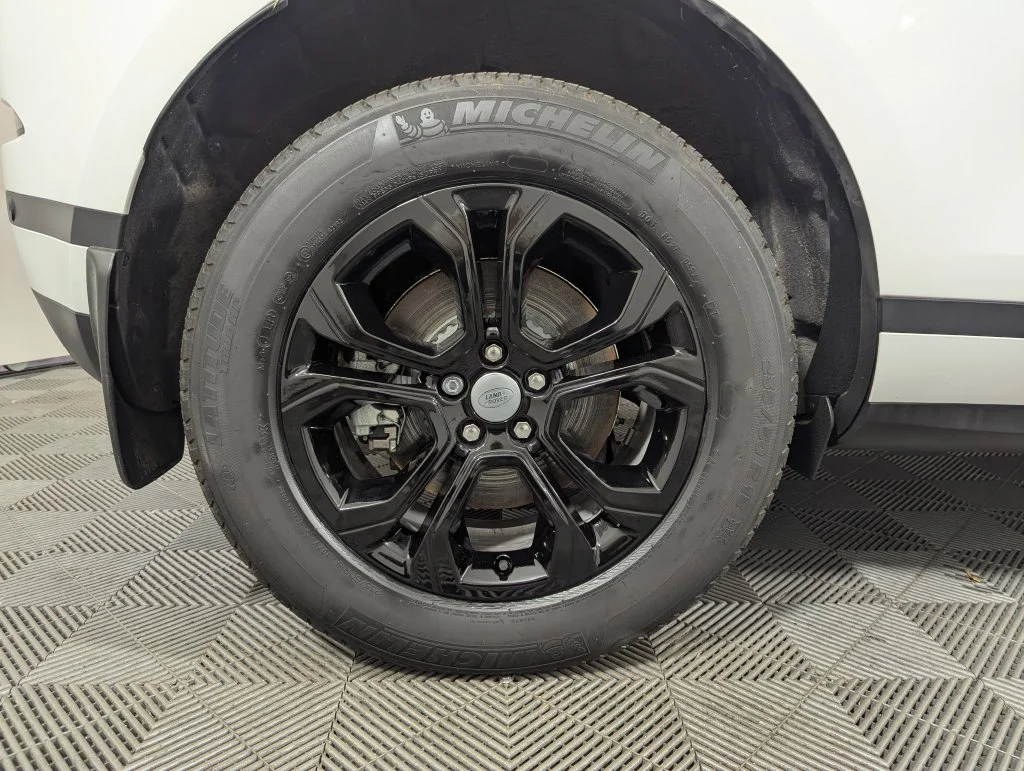 Used 2023 White Land Rover S image 30