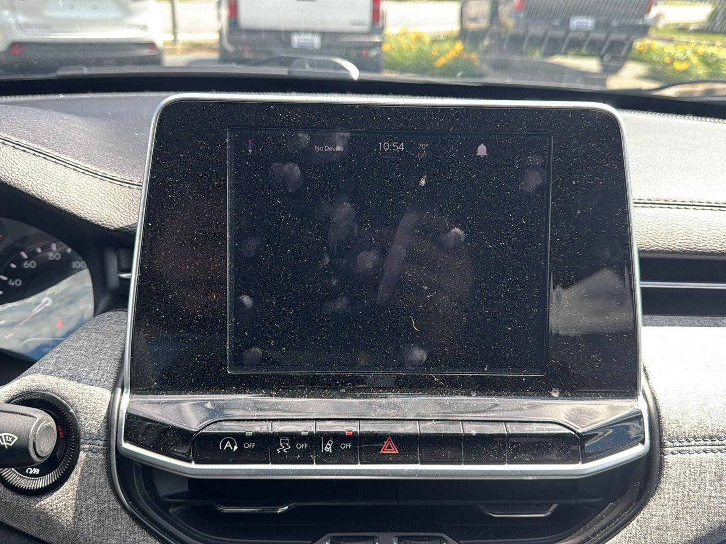 Used 2022  Jeep Latitude image 9