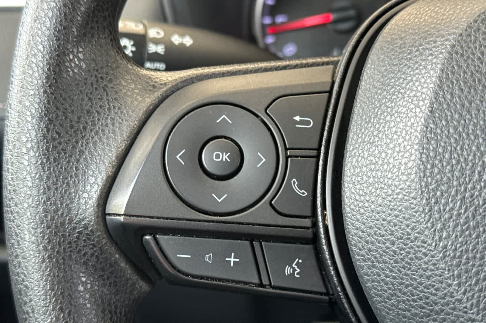 Used 2022 Silver Sky Metallic Toyota XLE image 25