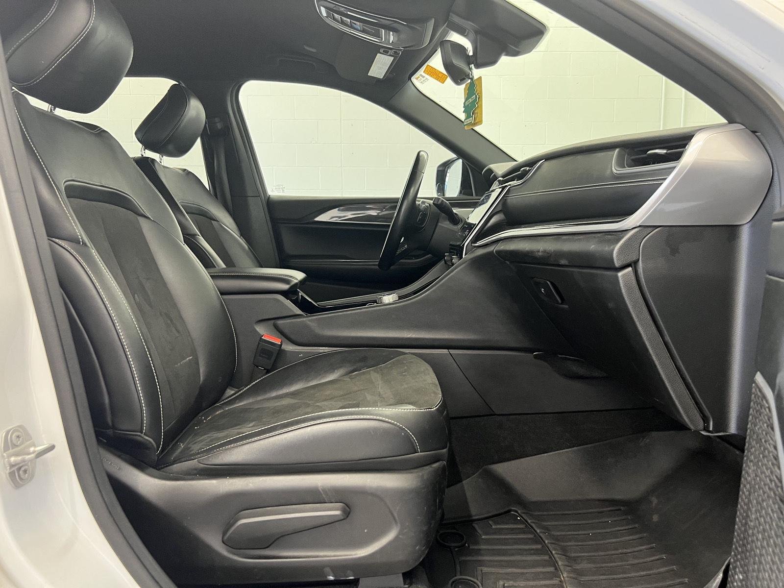 Used 2022 Bright White Clearcoat Jeep Altitude image 28