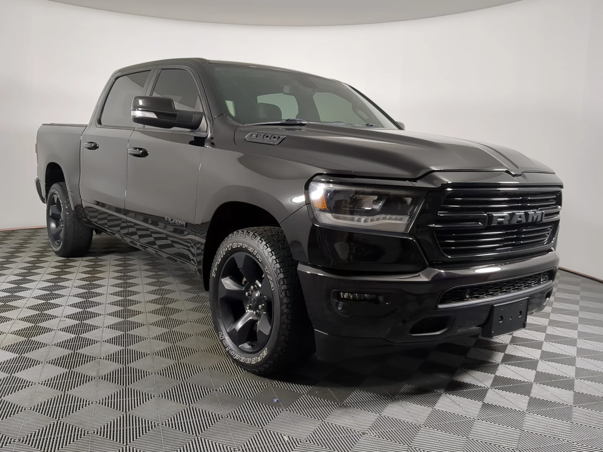 Used 2019 Black Ram Big Horn/Lone Star image 3