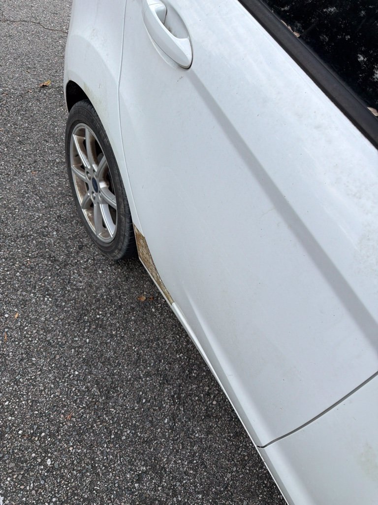 Used 2015 White Ford SE image 11