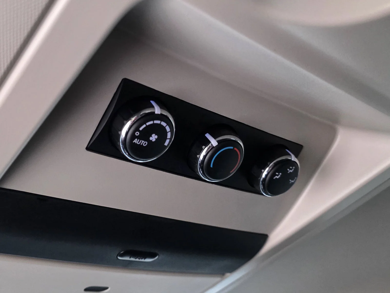 Used 2013 Black Chrysler Touring-L image 24