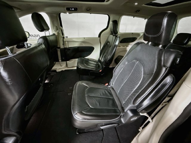 Used 2020 Gray Chrysler Limited image 24