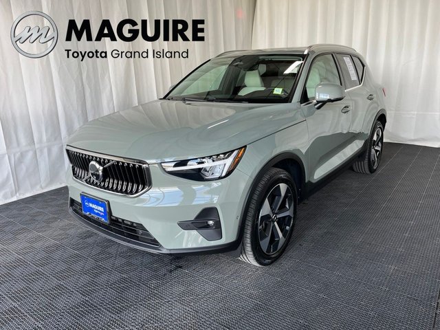 2024 Volvo XC40 B5 Plus Bright Theme