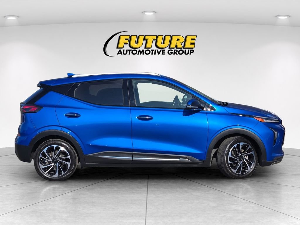 Used 2022 Blue Chevrolet Premier image 3