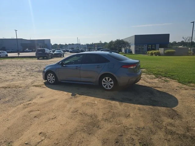 Used 2025  Toyota LE image 5