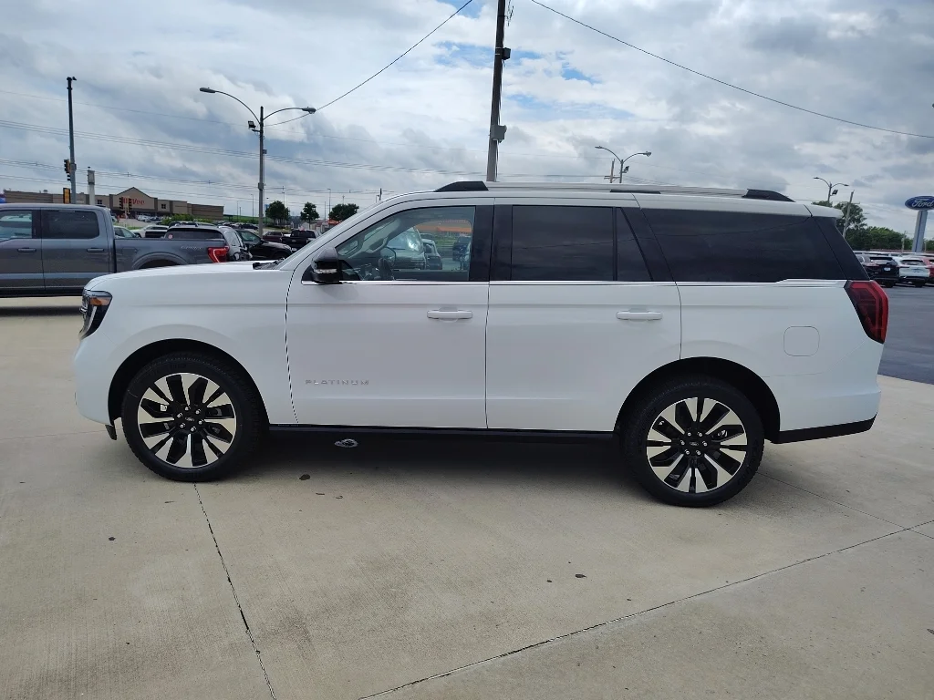 New 2026 Oxford White Ford Platinum® image 8