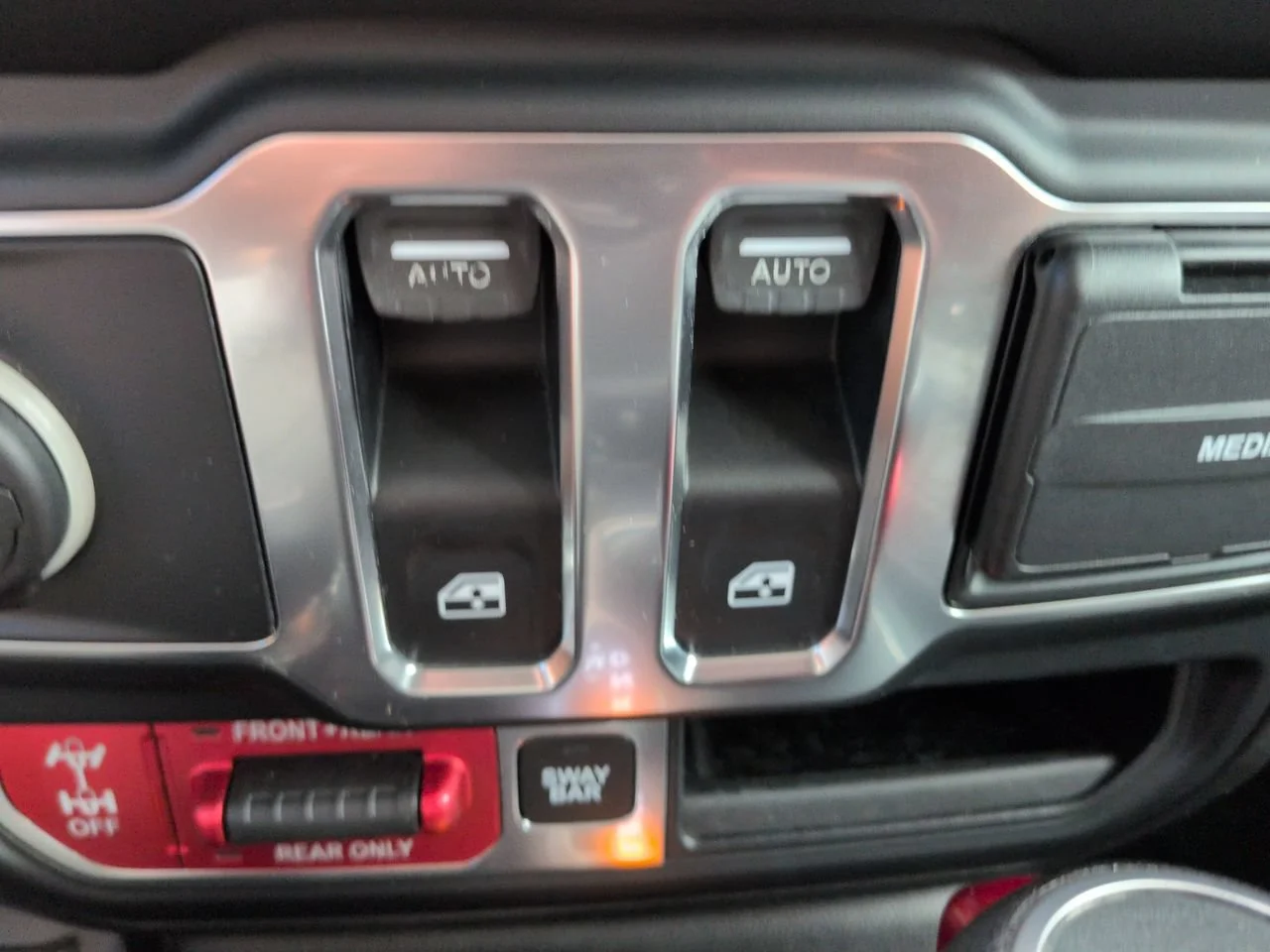 Used 2019 Crystal Metallic Jeep Rubicon image 21