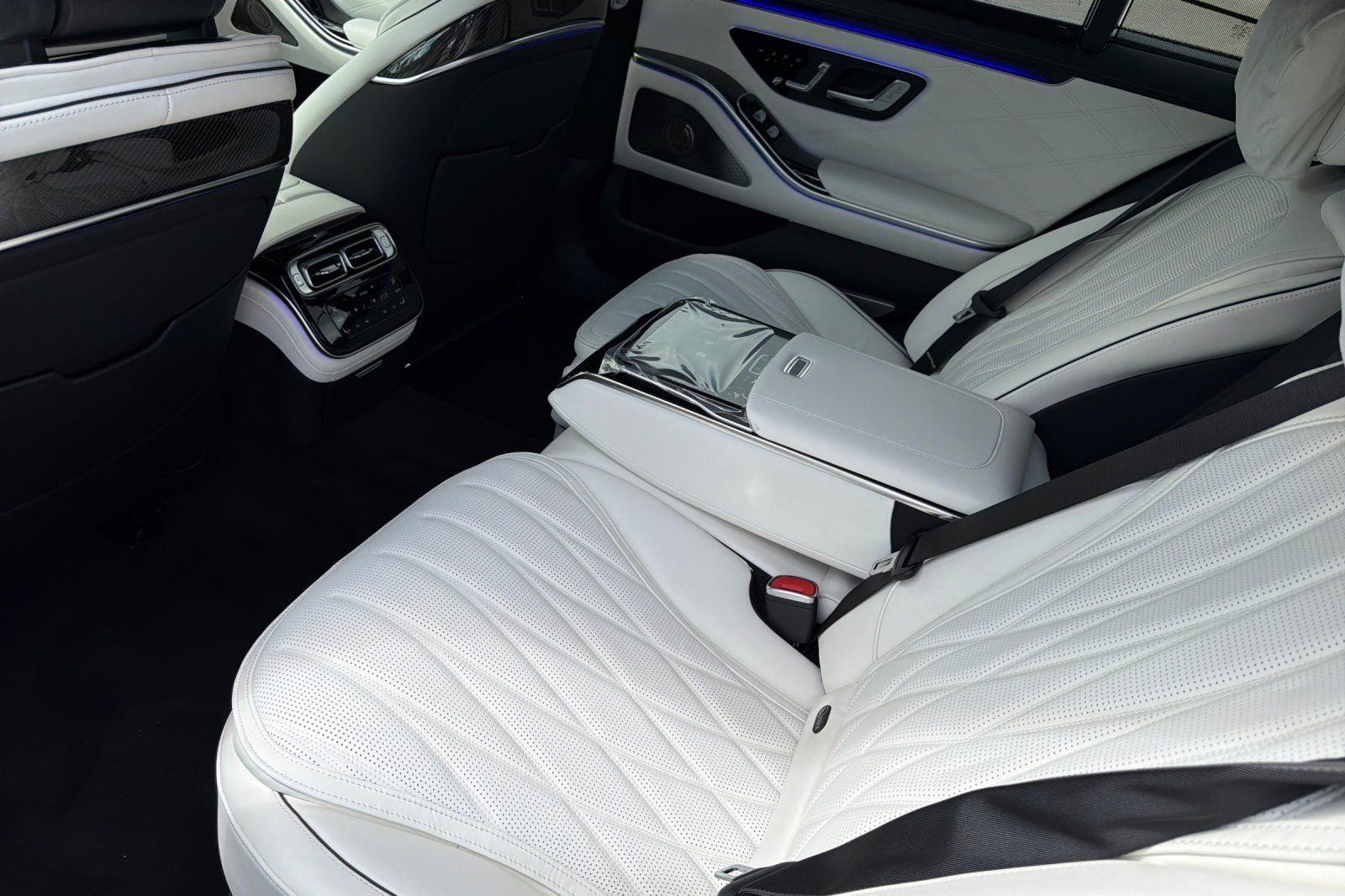 New 2026 MANUFAKTUR Exclusive Arabian Grey Non-Metallic Mercedes-Benz S 63 E AMG® image 10