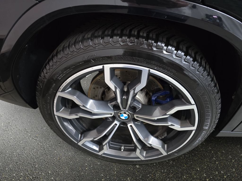 Used 2020 Black Sapphire Metallic BMW  image 32